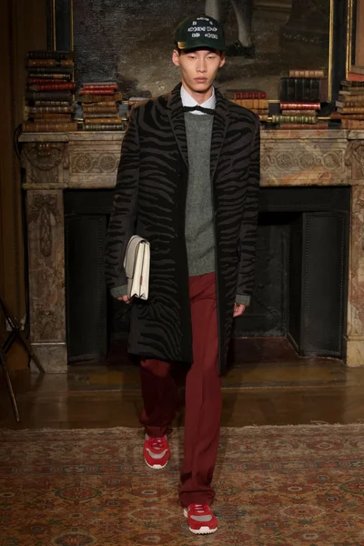 Look 50